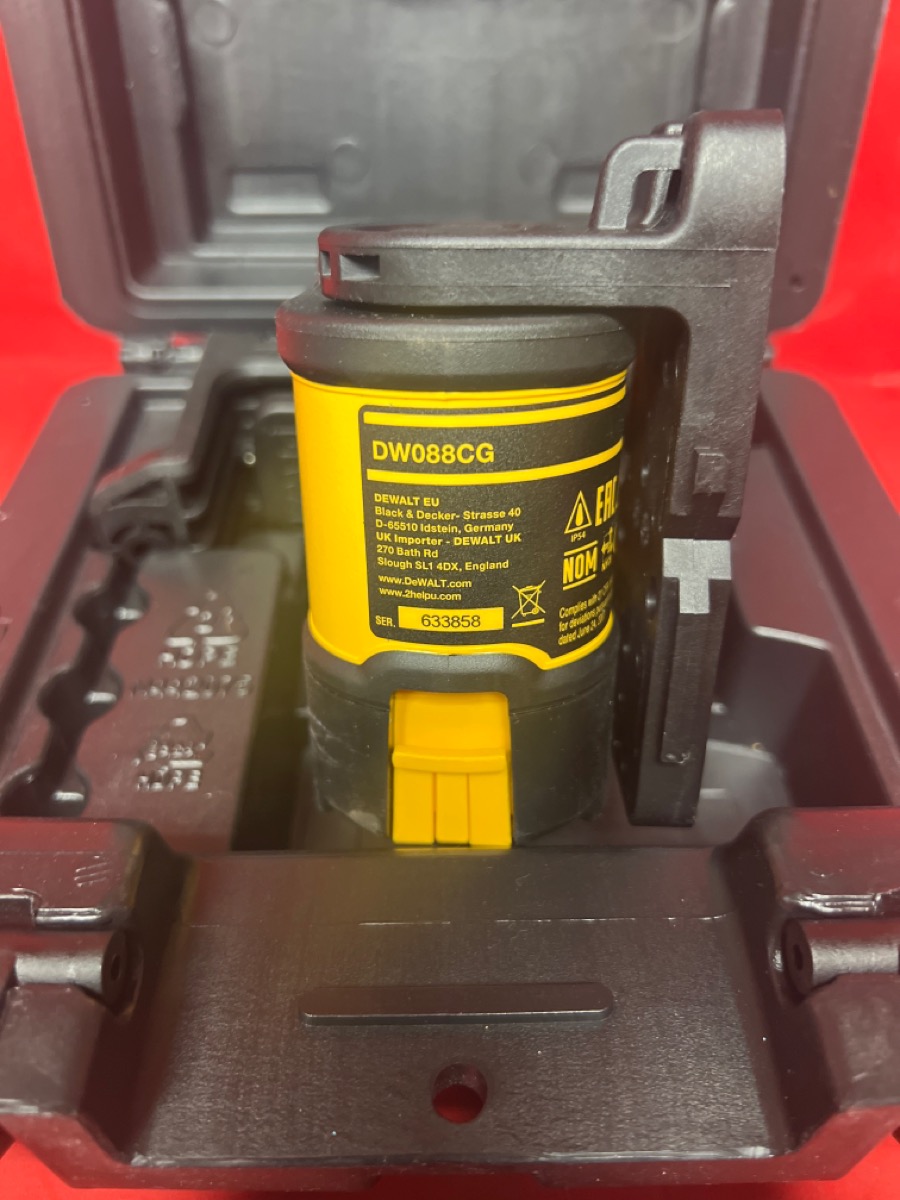 DEWALT (DW088CG) SELFLEVELING GREEN CROSSLINE LASER LEVEL CHALKLINE