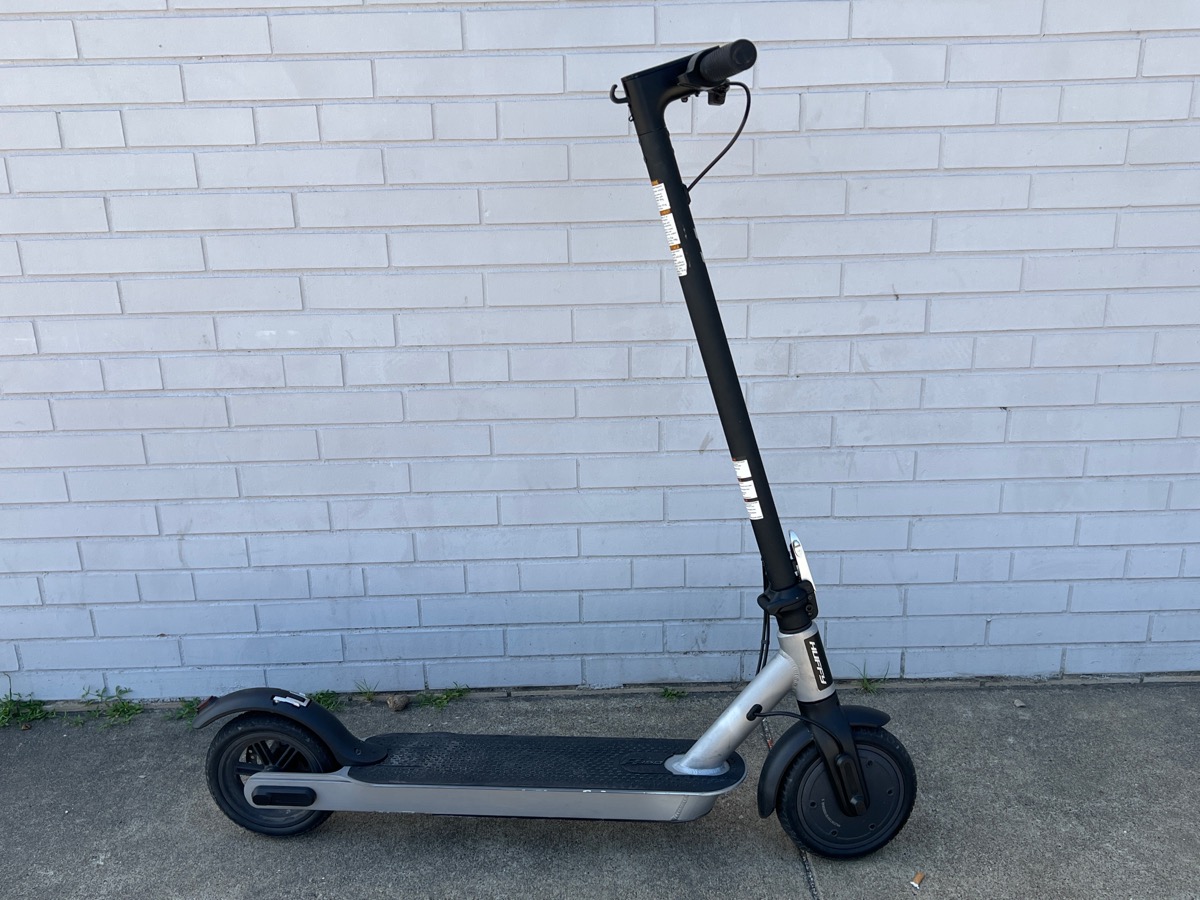 HUFFY H350 ELECTRIC SCOOTER W/ CHARGER Like New Buya