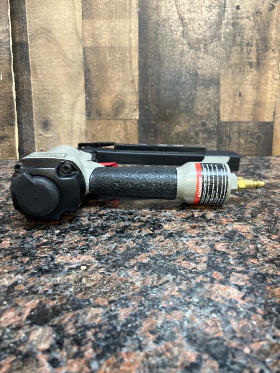 PORTER CABLE PNEUMATIC 18GAUGE 11/2 in. NARROW CROWN STAPLER NS100A