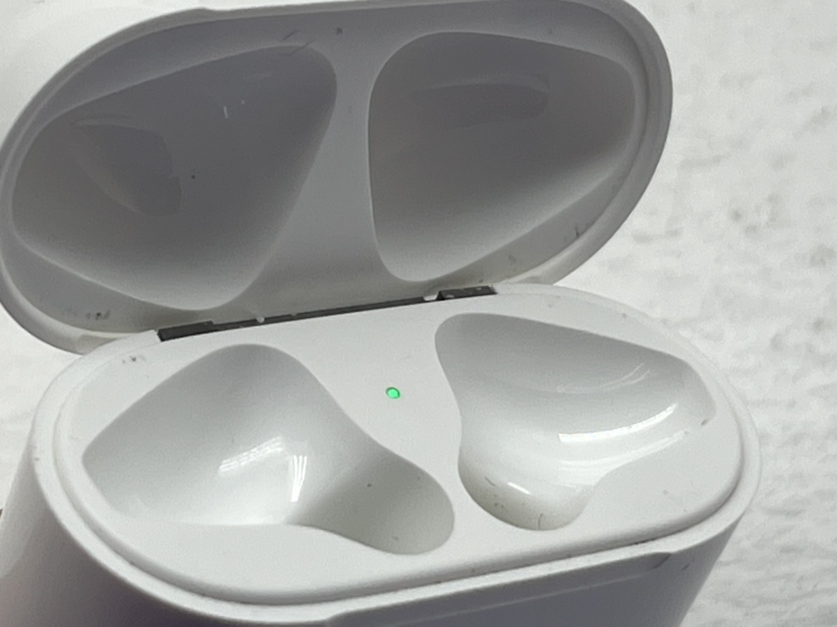 Apple A1602 A2031 A2032 MV7N2AM 2nd Gen Airpods Wireless Charging Case