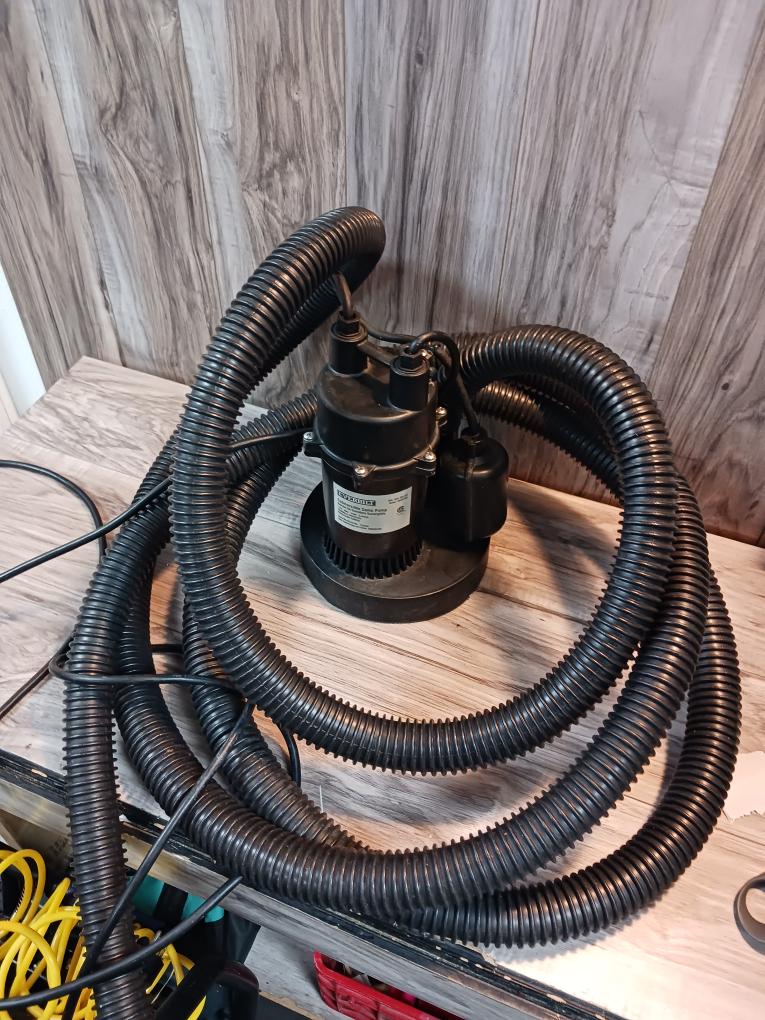 EVERBILT SUBMERSIBLE UTILITY PUMP Acceptable Buya