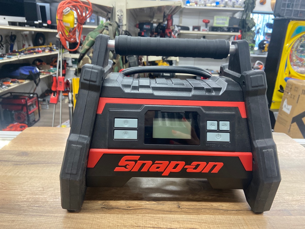 SNAPON 18V CORDLESS TIRE INFLATOR BLACK AND RED MODEL CTINF9050 Good