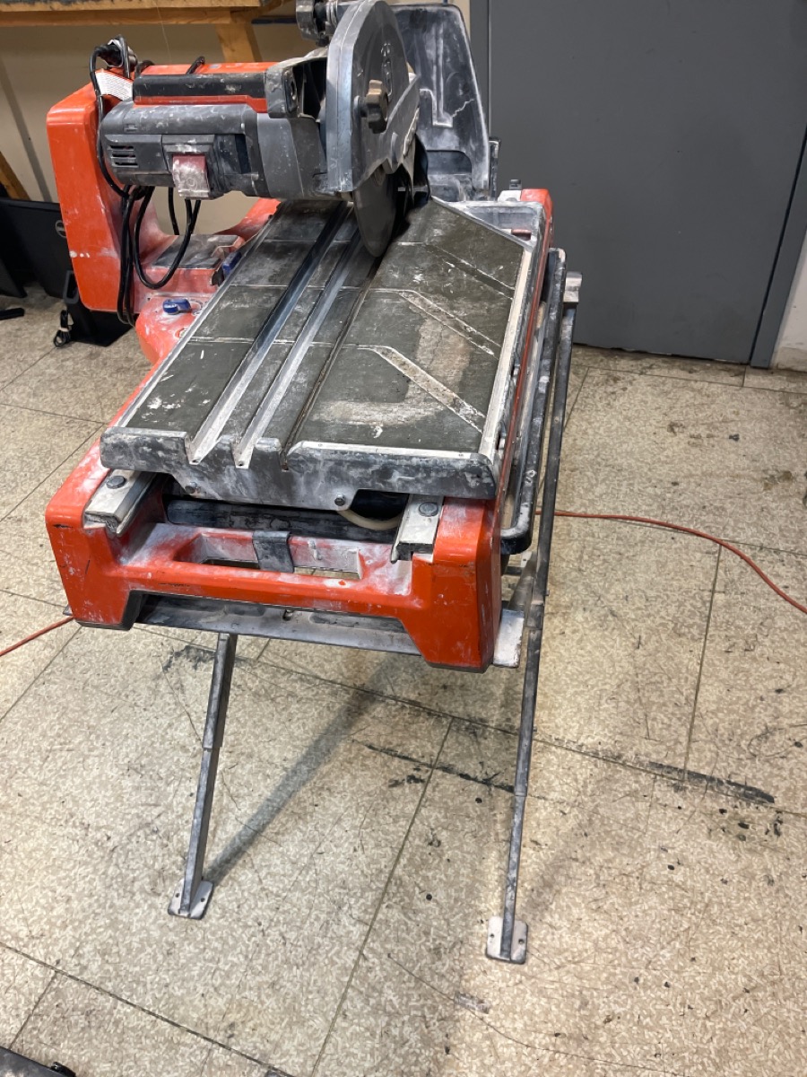 HUSQVARNA TS60 10" WET TILE SAW & STAND *LOCAL PICKUP ONLY* (aee) Good