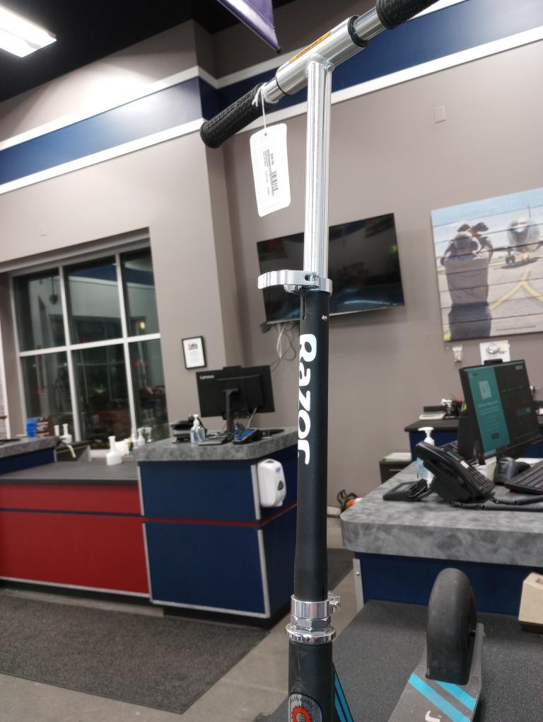 SCOOTER BLACK ONE RAZOR FAT TIRE SCOOTER Very Good Pawn 1 Spokane WA