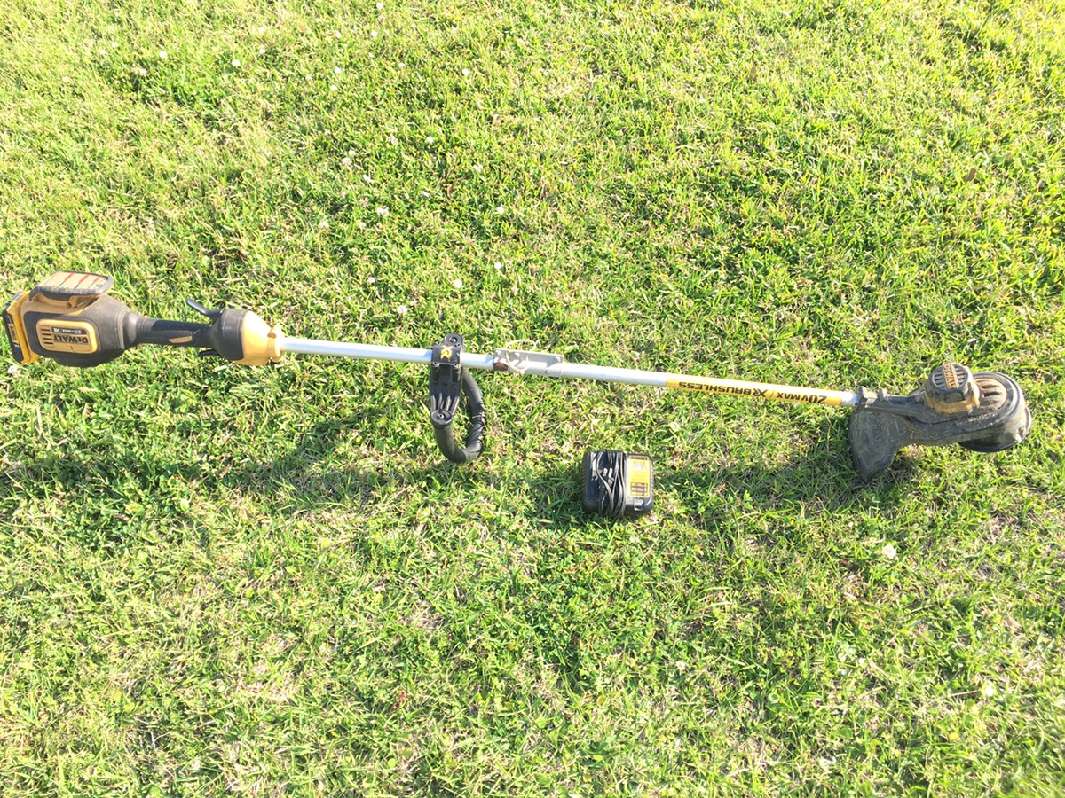 DEWALT DCST920 20V MAX XR STRING LAWN TRIMMER 13" (YEDC) Very Good Buya