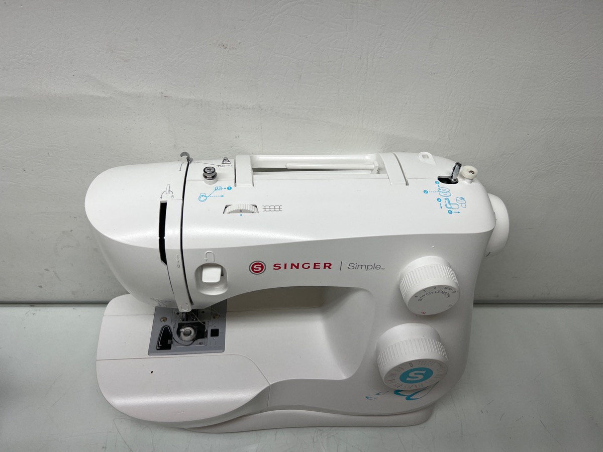 SINGER SIMPLE 3337 SEWING MACHINE W/ 29 BUILTIN STITCHES W/ FOOT PEDAL
