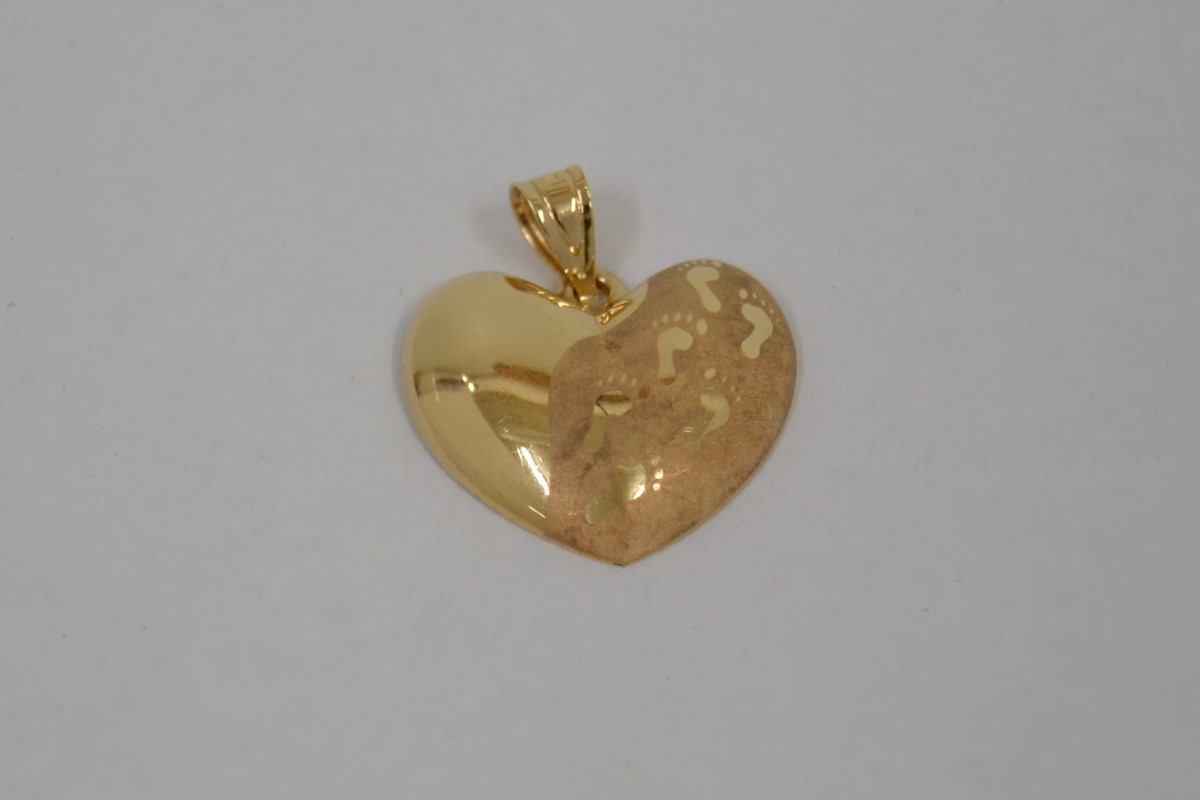 14K Yellow Gold 1.8g Footprints In The Sand Heart Pendant Preowned First Coast Pawn & More