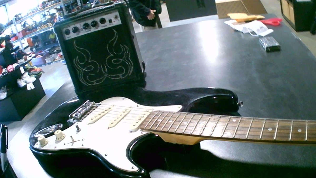 CRESCENT GUITAR 6STRING ELECTRIC GUITAR For parts or not working Buya