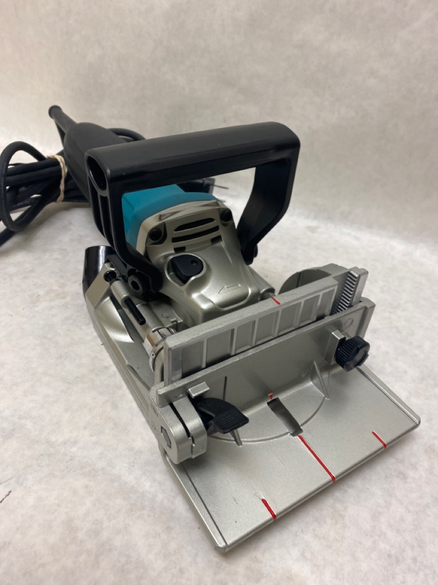 Makita Biscuit/Plate Joiner (PJ7000) 5.6 Amp 11000 RPM Adjustable Depth