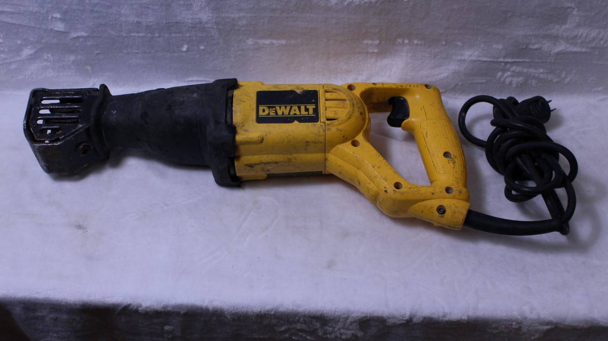 DEWALT DW304P Reciprocating Saw Good Mr. Pawn AZNV