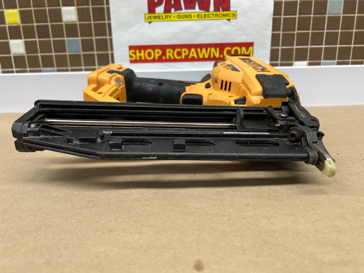 BOSTITCH 20V CORDLESS FINISH NAILER 16GA BCN662 W/ 4AH BATT 2AH BATT