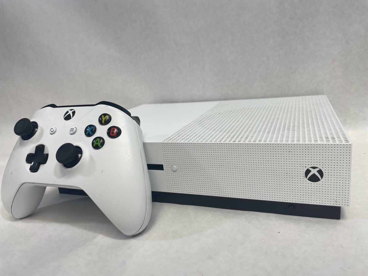 Microsoft Xbox One S 1TB 1681 Very Good | Heartland Pawnbrokers | Kansas