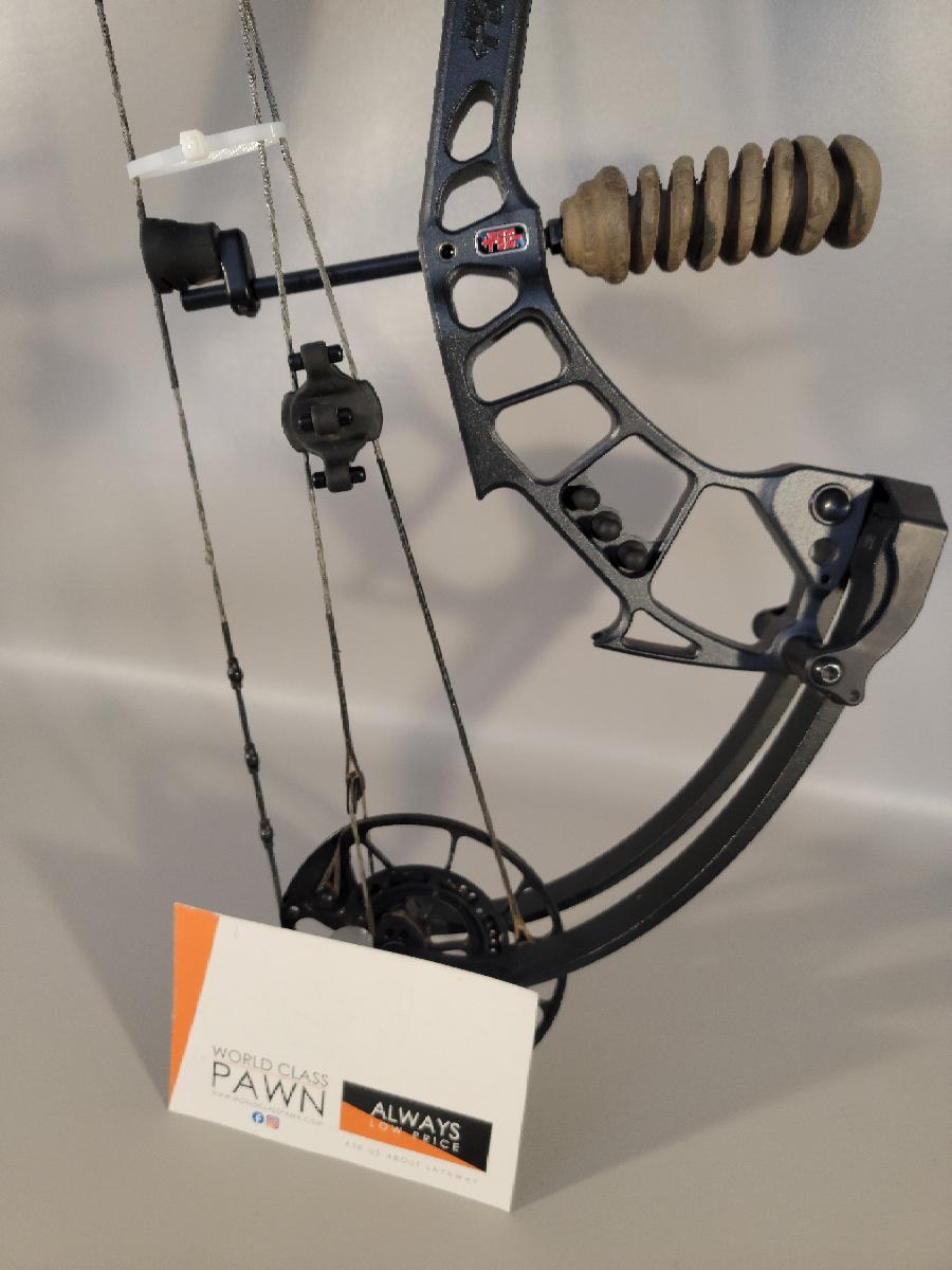 PSE ARCHERY XPEDITE COMPOUND BOW WITH WHISKER BISCUIT AND TROPHY RIDGE