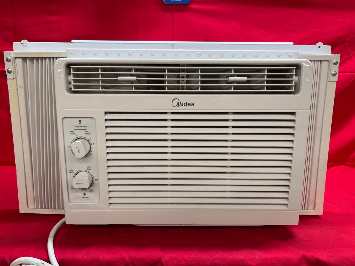 Midea 5,000 BTU 115V Mechanical Window Air Conditioner, MAW05M1WWT Very