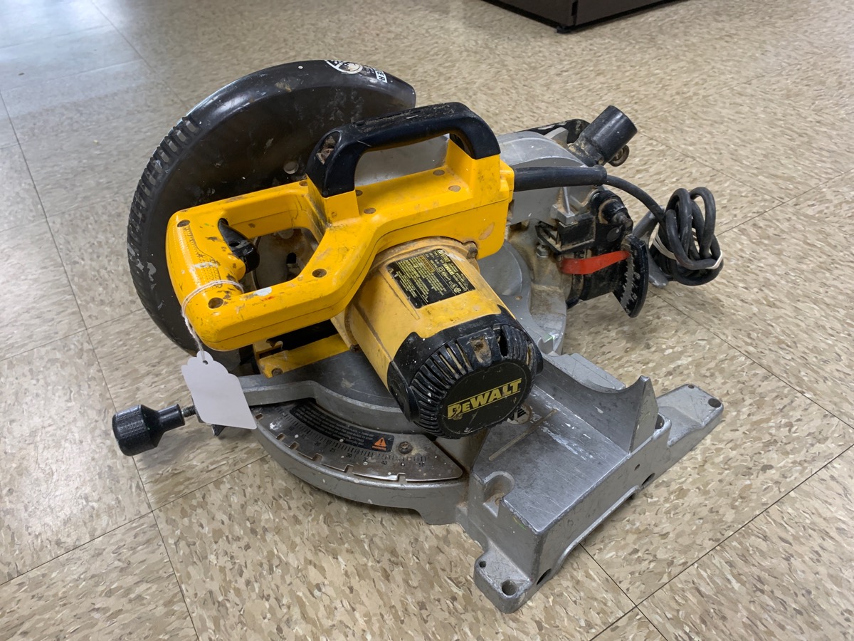 DEWALT DW703 COMPOUND MITER SAW Good Buya