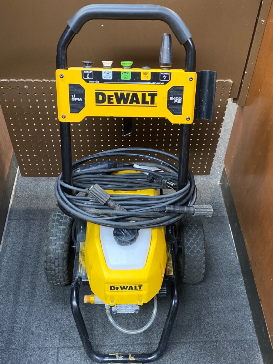 Dewalt 2400 PSI 1.1 GPM Cold Water Electric Pressure Washer DWPW2400