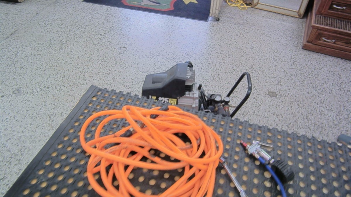 CENTRAL PNEUMATIC 125 PSI CORDED 8 GALLON AIR COMPRESSOR Very Good