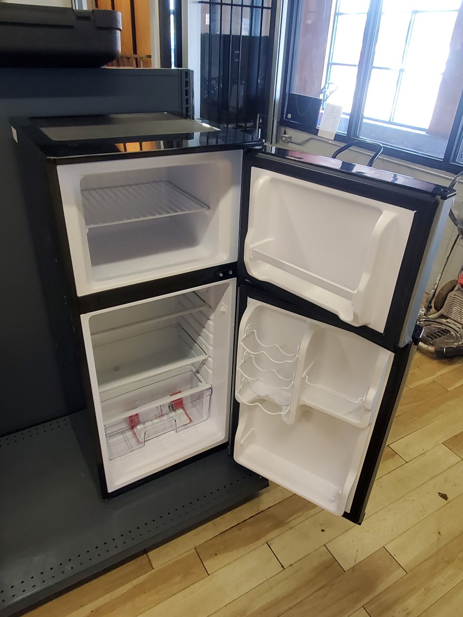 MAGIC CHEF HVDR430SE 4.5 cu. Like New Buya