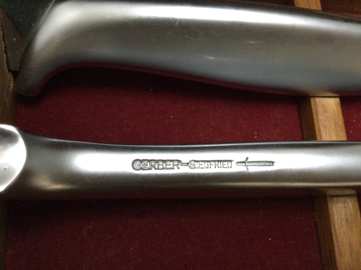 GERBER LEGENDARY KNIFE CARVING SET W/WOOD BOX Good Buya