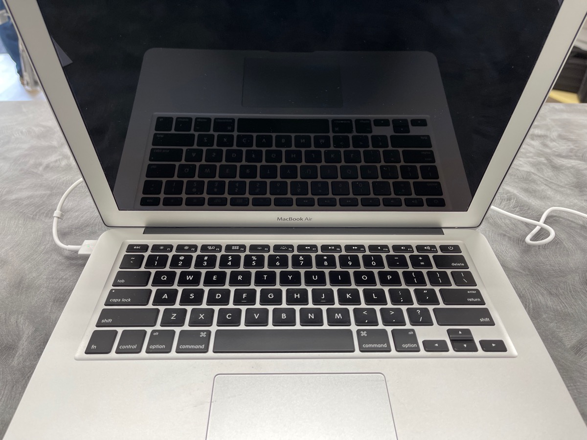 Apple MacBook Air 13.3" 2015 Laptop MJVE2LL/A 128GB SSD 8GB RAM