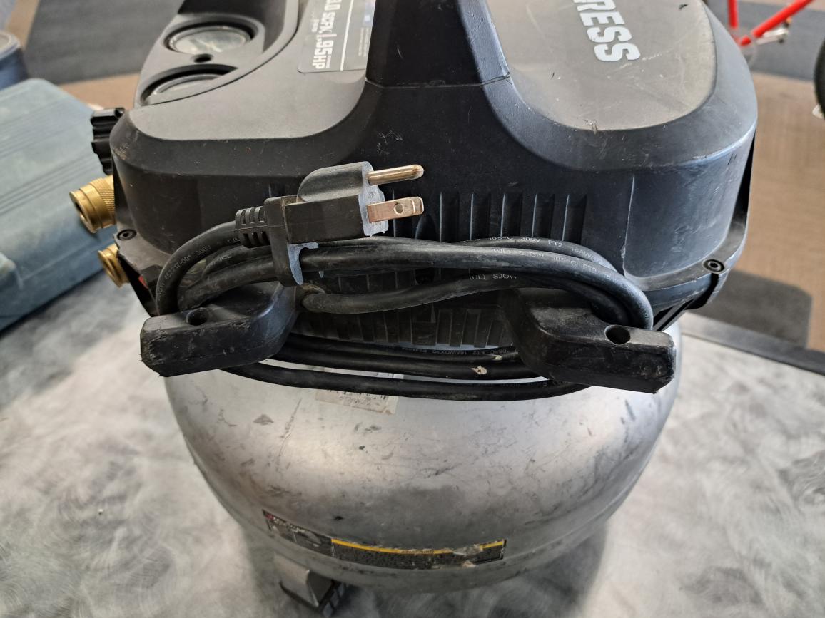 FORTRESS 6 GALLON AIR COMPRESSOR 175 PSI Good Axel