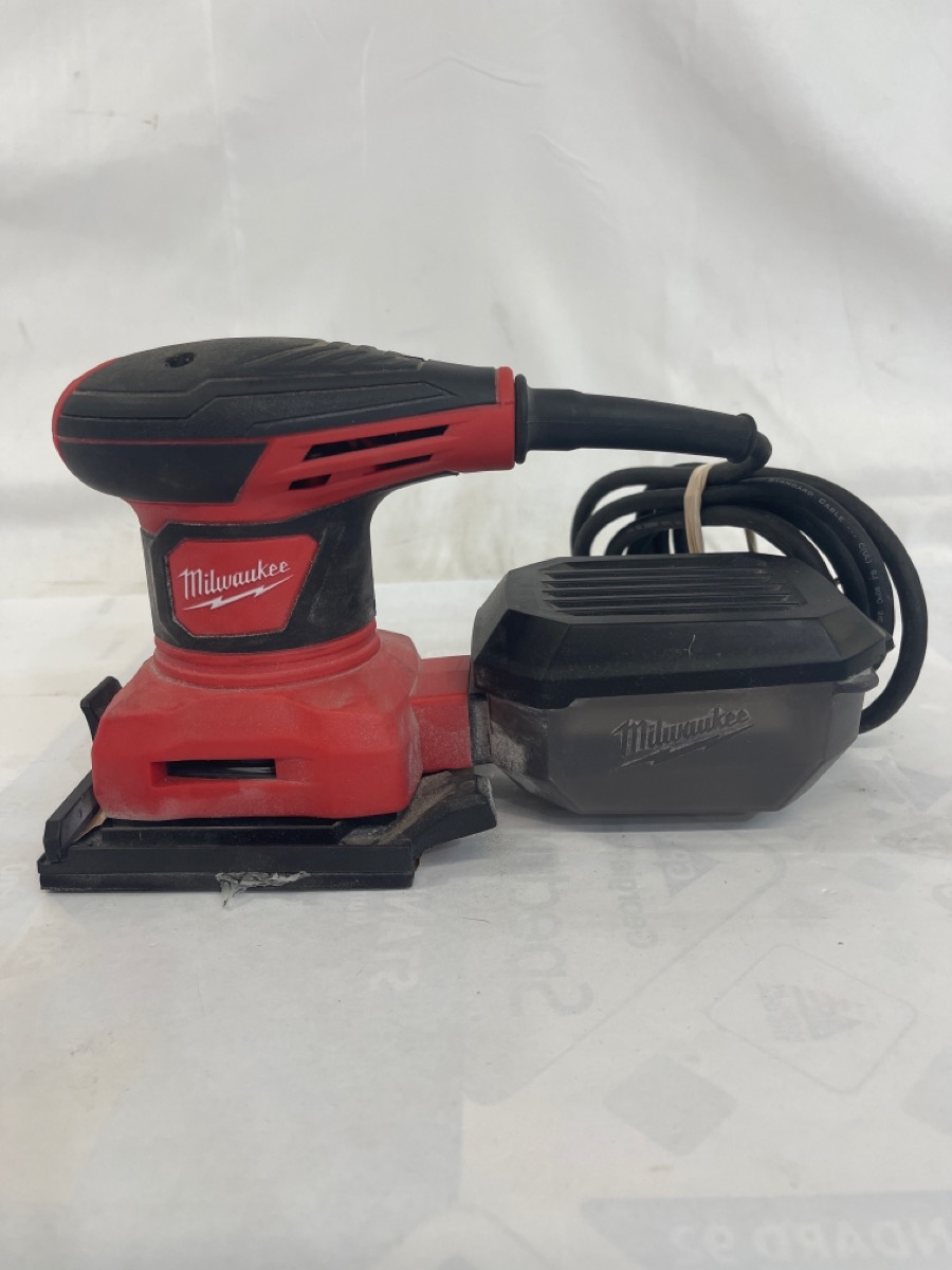 MILWAUKEE 603321 CORDED 1/4" SHEET SANDER Very Good Buya