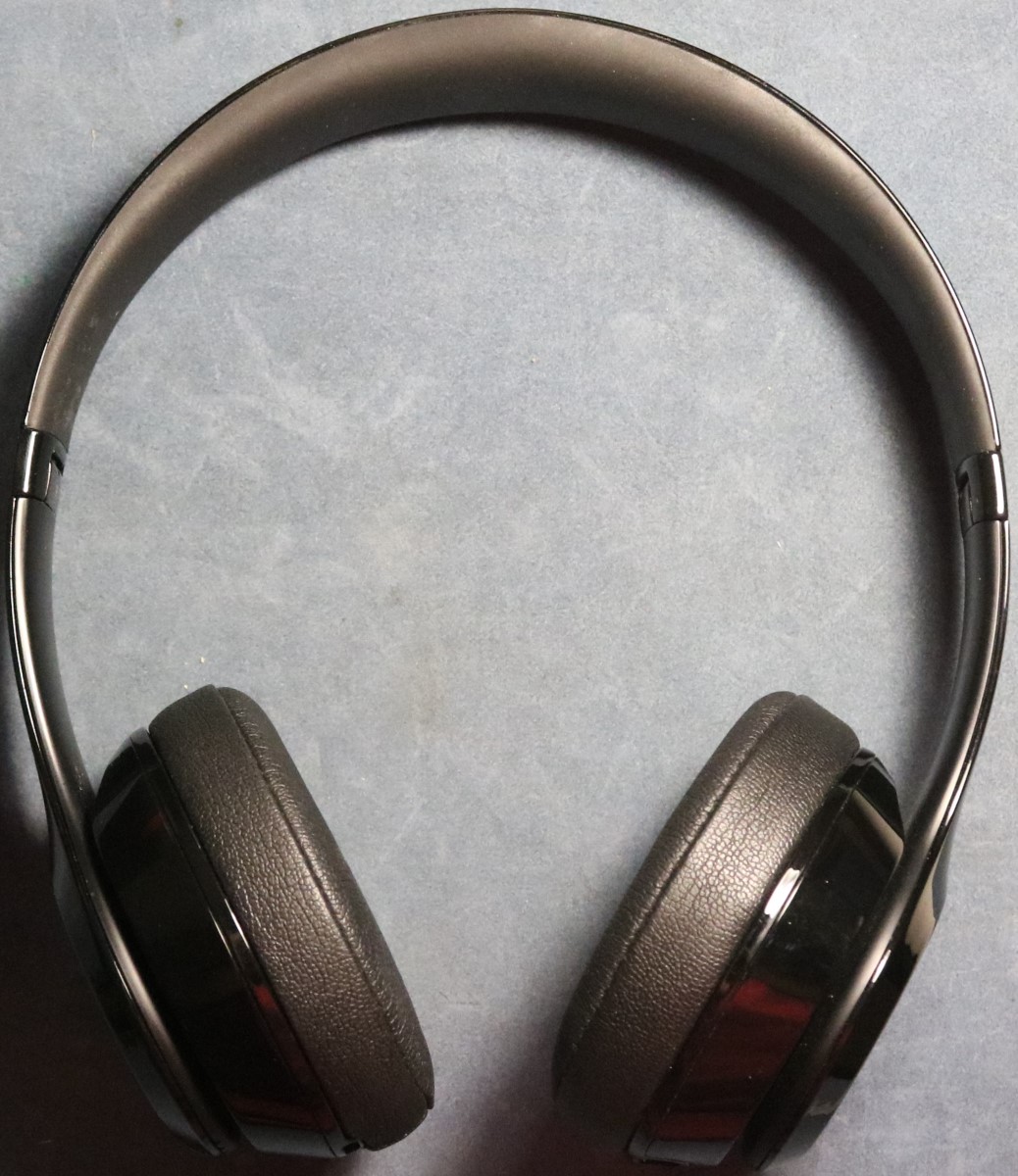 BEATS AUDIO HEADPHONES MODEL A1796 SOLO 3 Good Buya
