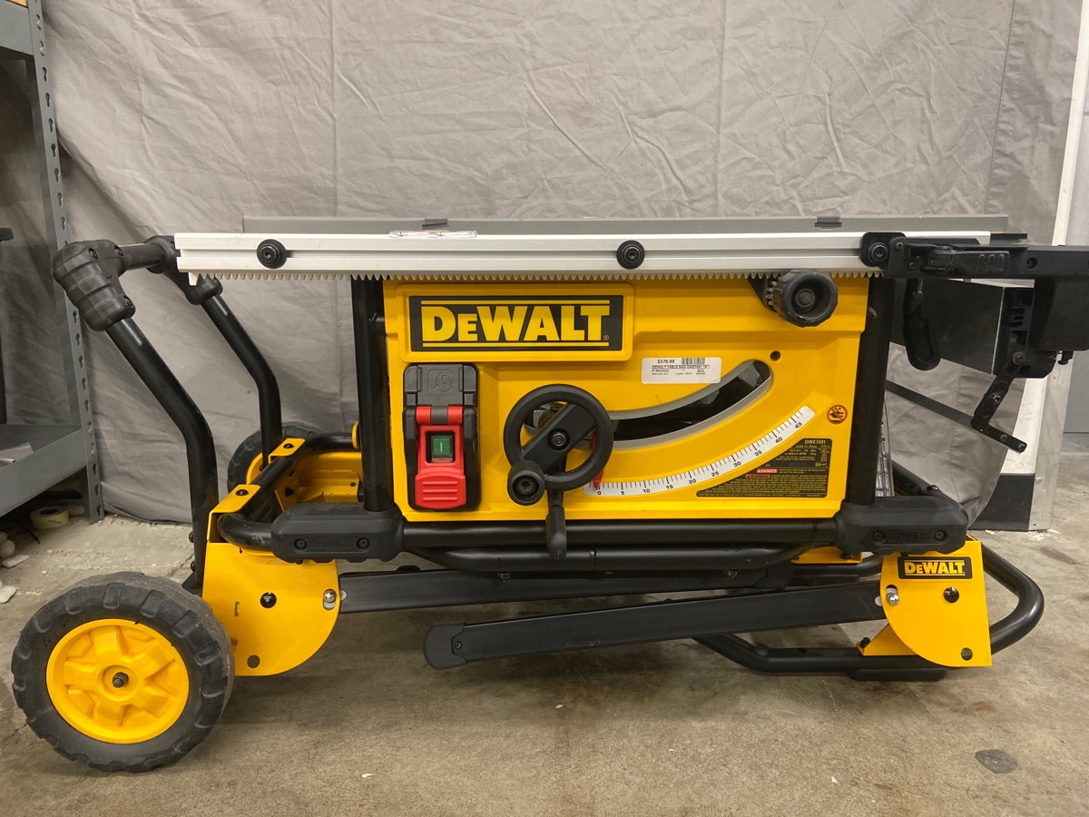 DEWALT DWE749110" TABLE SAW WITH STAND Very Good Pawn 1 Spokane WA
