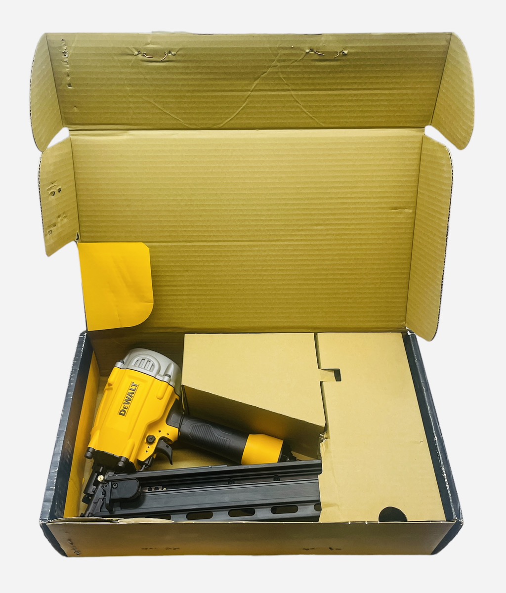 DEWALT 21 Degree Plastic Collated Framing Nailer ModelDWF83PL Like New