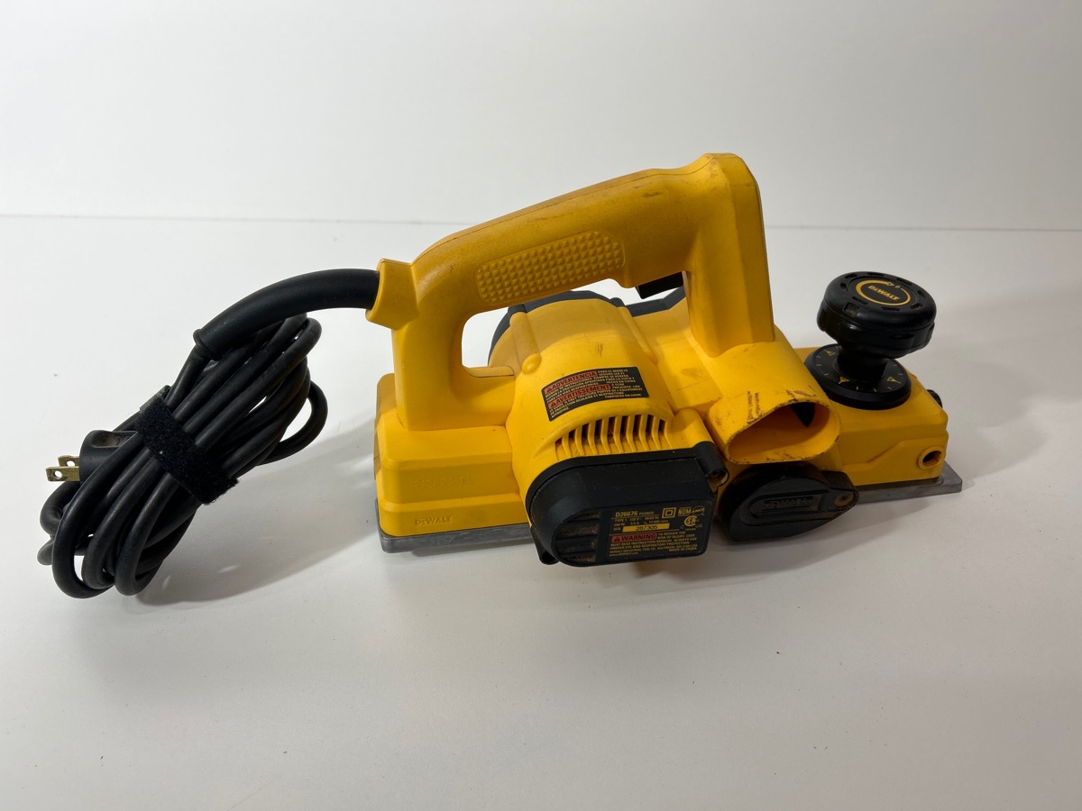 DEWALT D26676 5.5 Amp 31/4" Portable Hand Planer Good Pawn 1