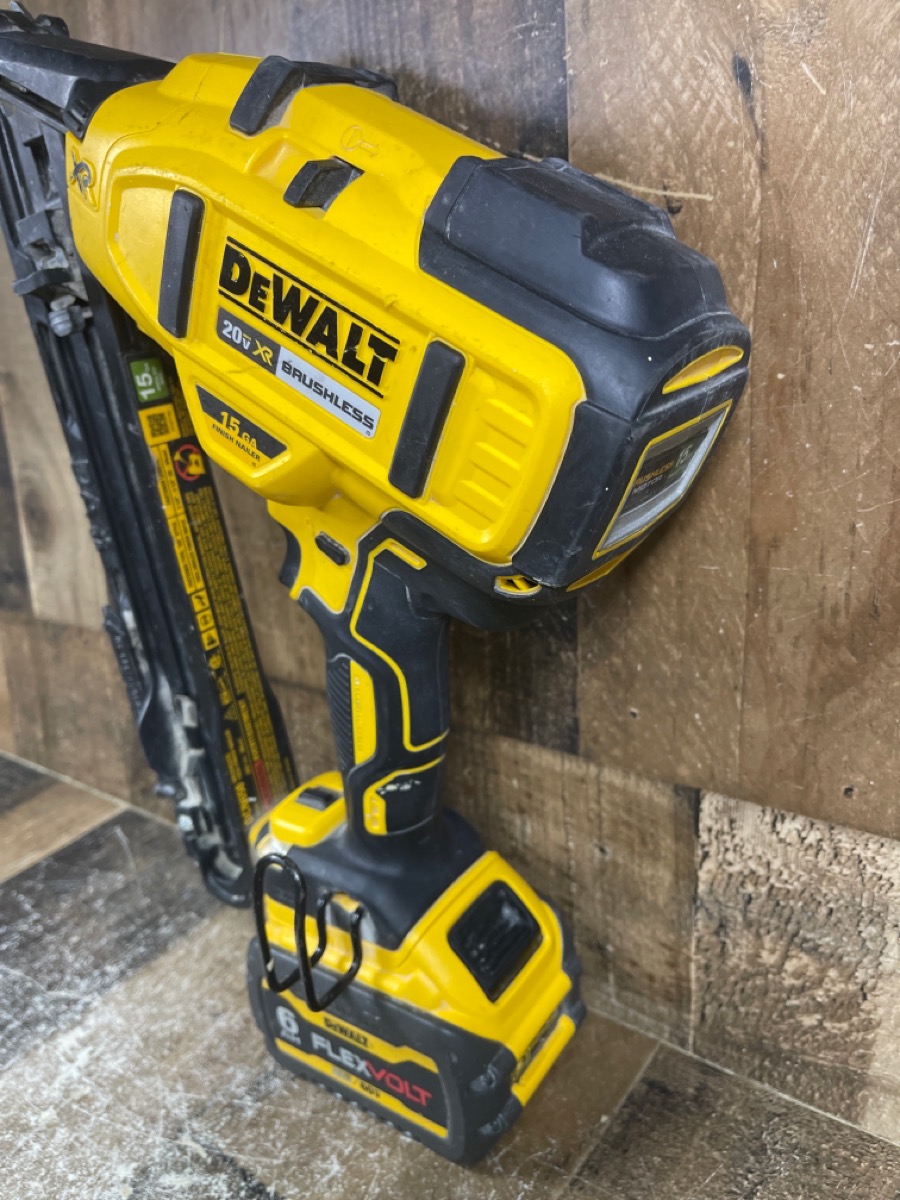DEWALT DCN650 20V MAX XR LITHIUMION CORDLESS 15GAUGE ANGLED FINISH
