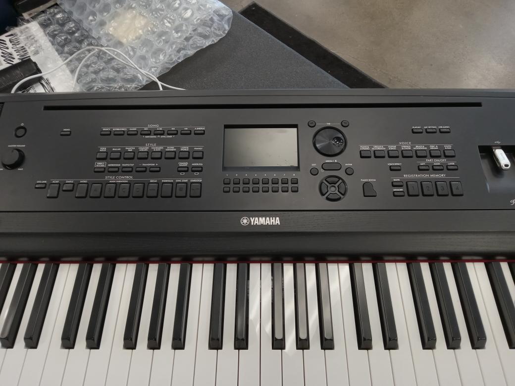 YAMAHA PORTABLE GRAND DGX670 Like New Pawn 1 Spokane WA