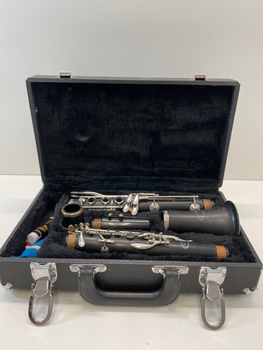 VITO WITH MOUTH PEICE AND HARD CASE Very Good Buya