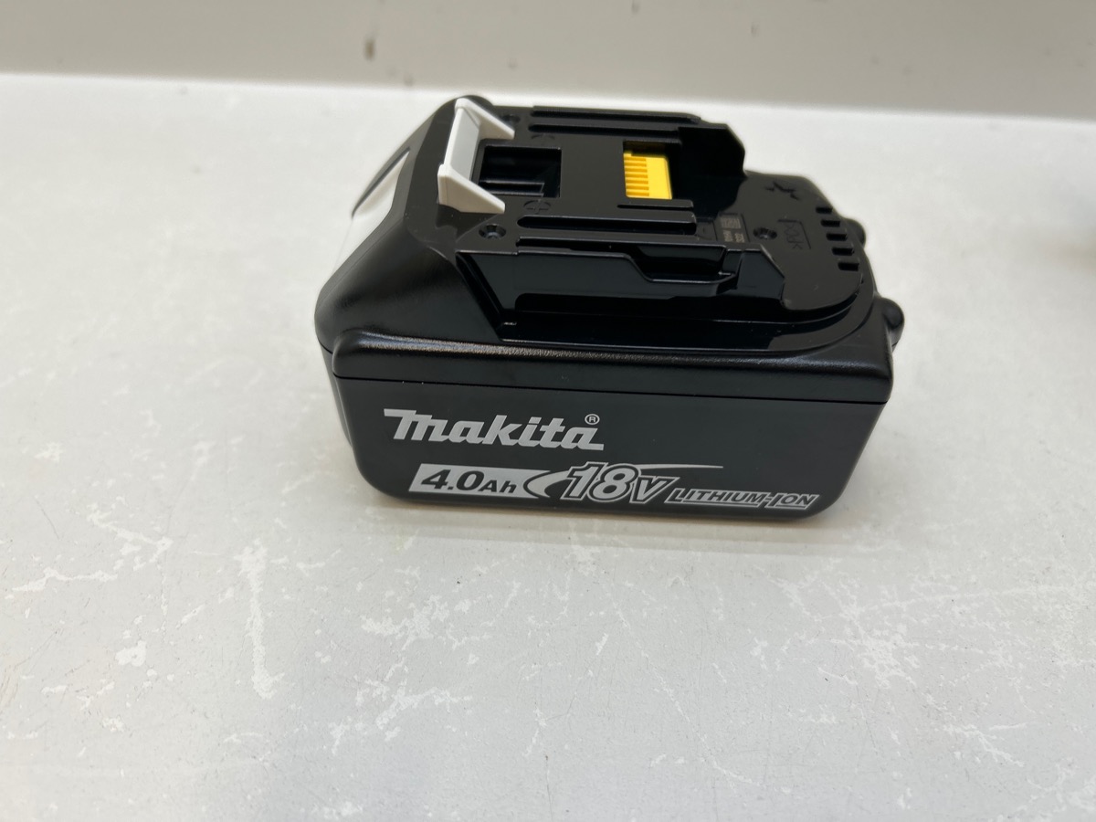 Makita XWT08Z 18V LXT LiIon Brushless 1/2 in Sq. Drive Impact Wrench 5.0 Ah Kit Very Good