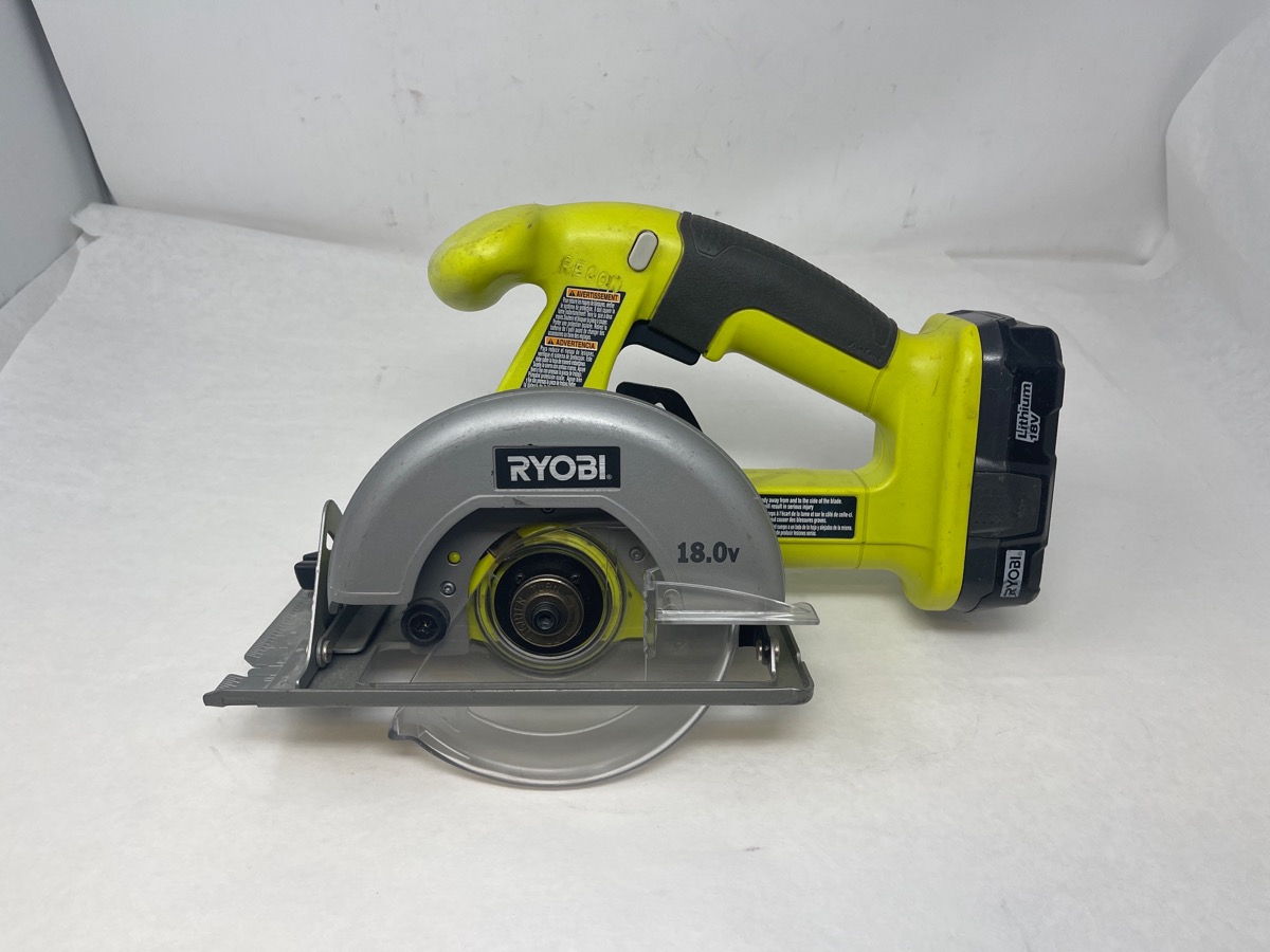 RYOBI TOOLS P501G ONE+ 18V CORDLESS 5.5 IN. CIRCULAR SAW (menkb) Like