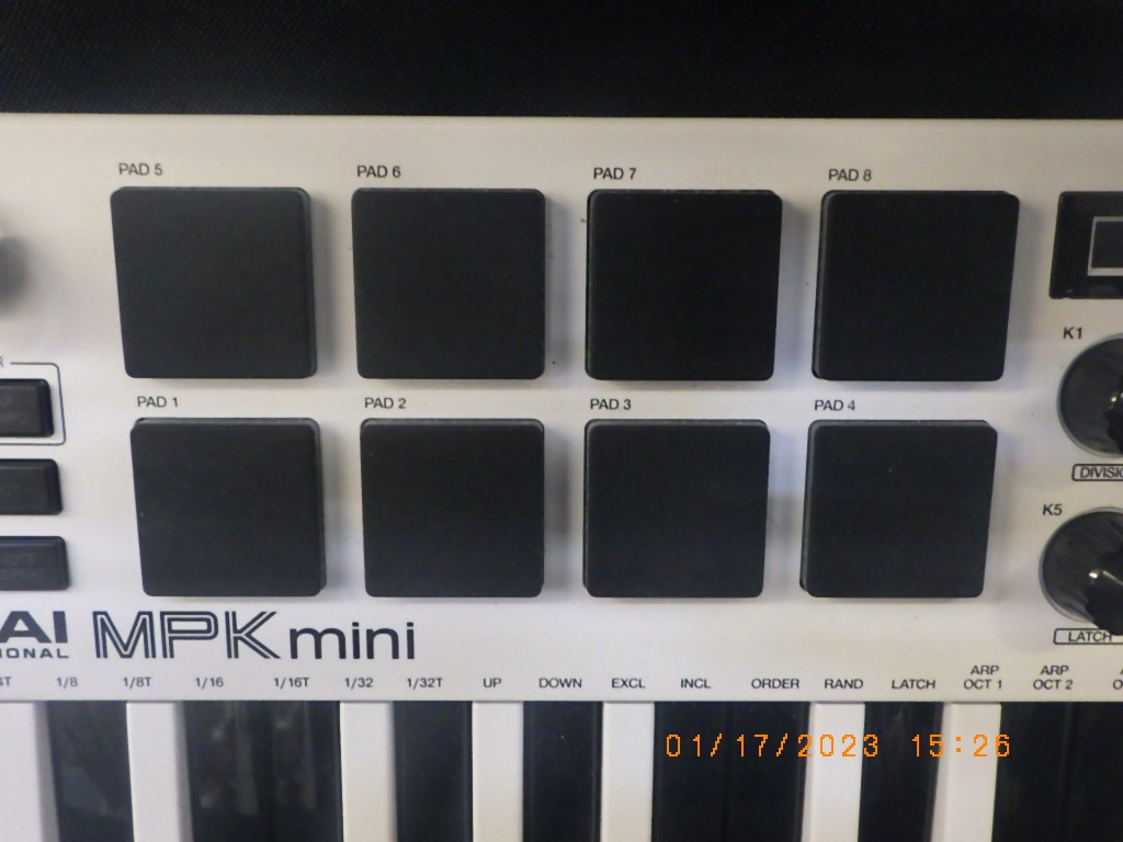 AKAI PROFESSIONAL MPK MINI MK3 KEYBOARD CONTROLLER WHITE W/USB CORD
