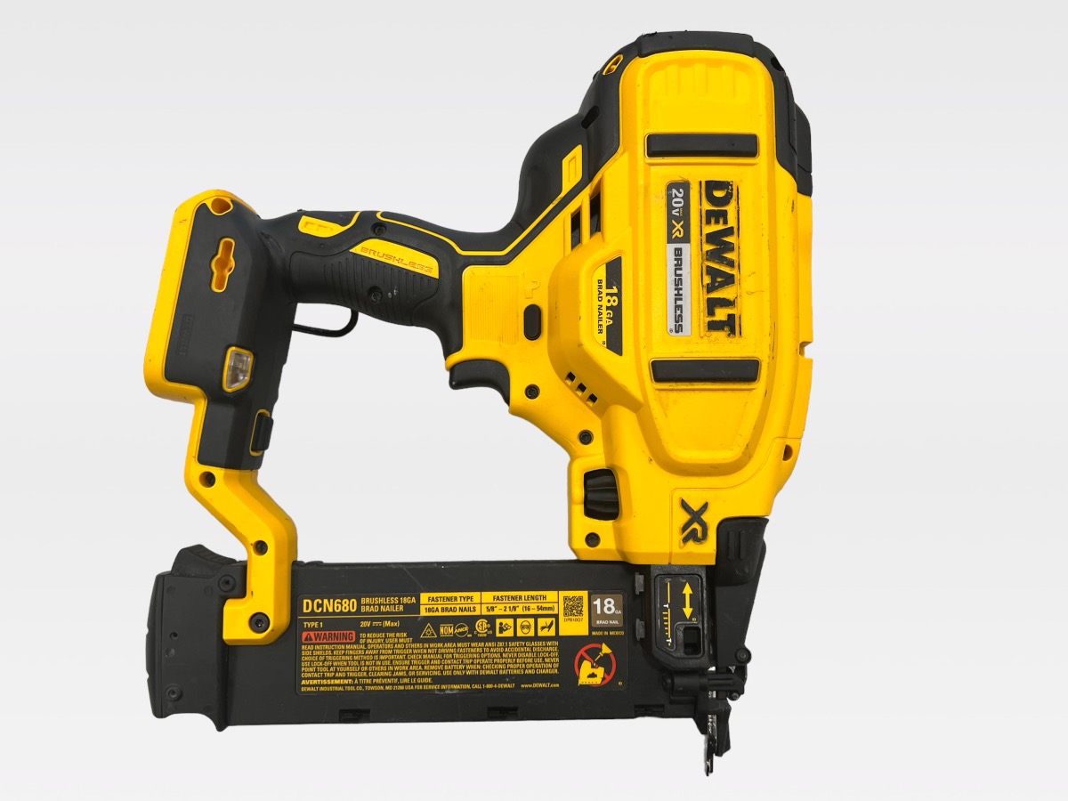 DEWALT DCN680 20V MAX LiIon XR 18 GA Cordless Brad Nailer Nail Gun