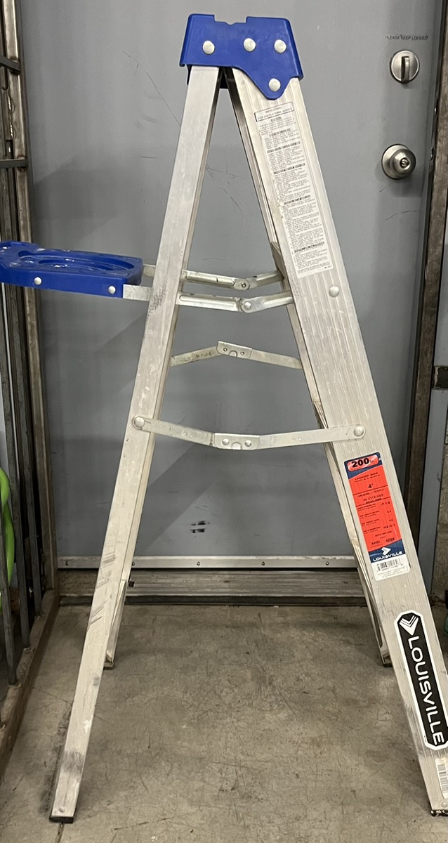 LOUISVILLE LADDER 4 FT LADDER Like New Pawn 1 Spokane WA