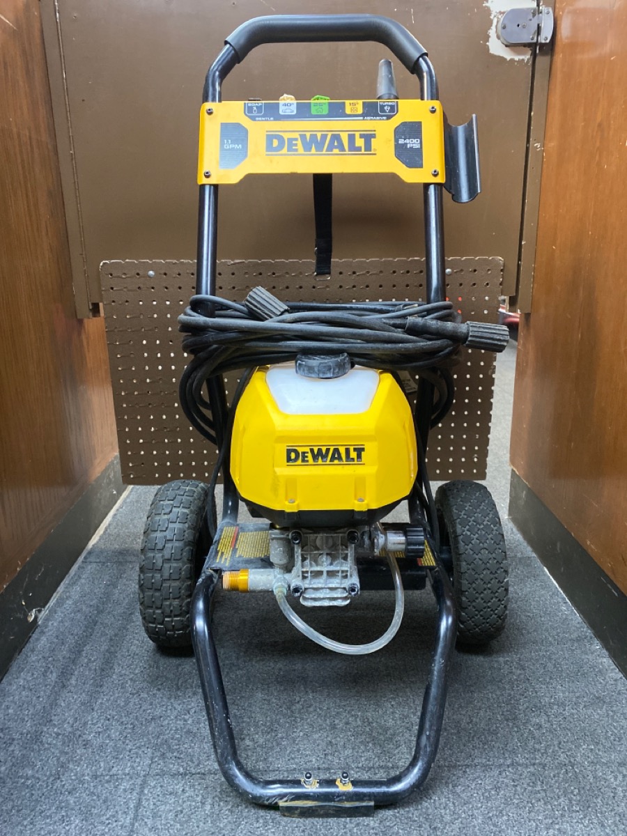 Dewalt Psi Gpm Cold Water Electric Pressure Washer Dwpw Very Good Buya