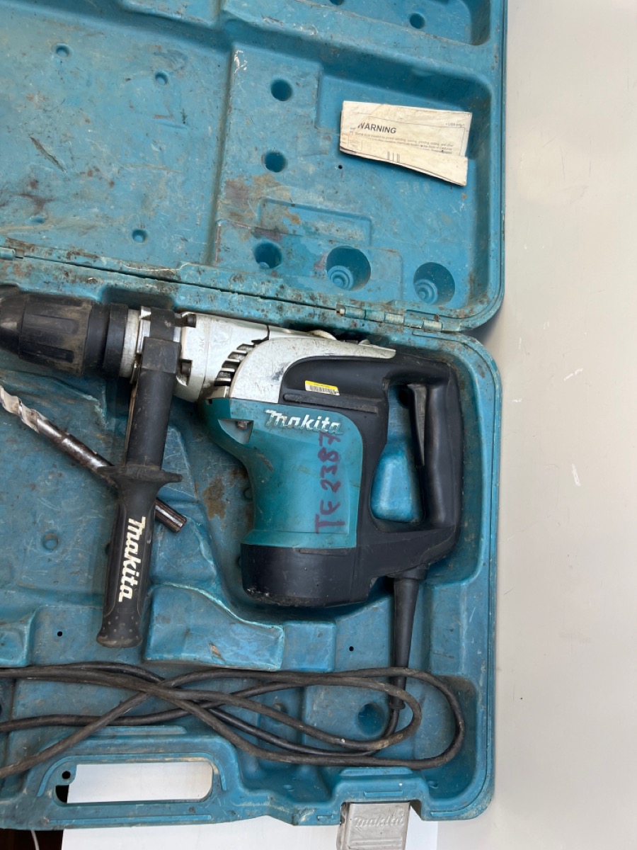 Makita HR4002 19/16 in. SDSMAX Rotary Hammer Drill With Case Very