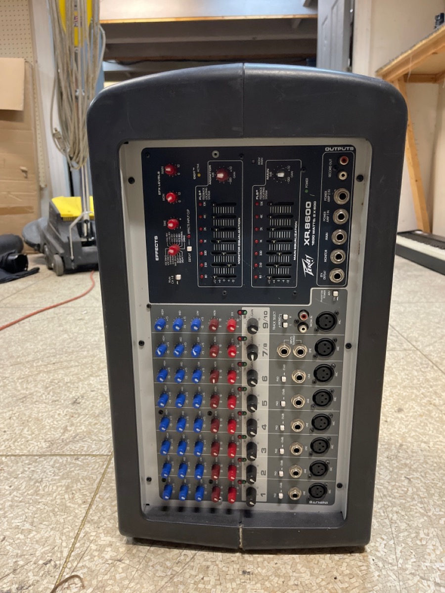 Peavey XR 8600 8 Channel Dual 600Watt Powered Mixer (mre) Very Good