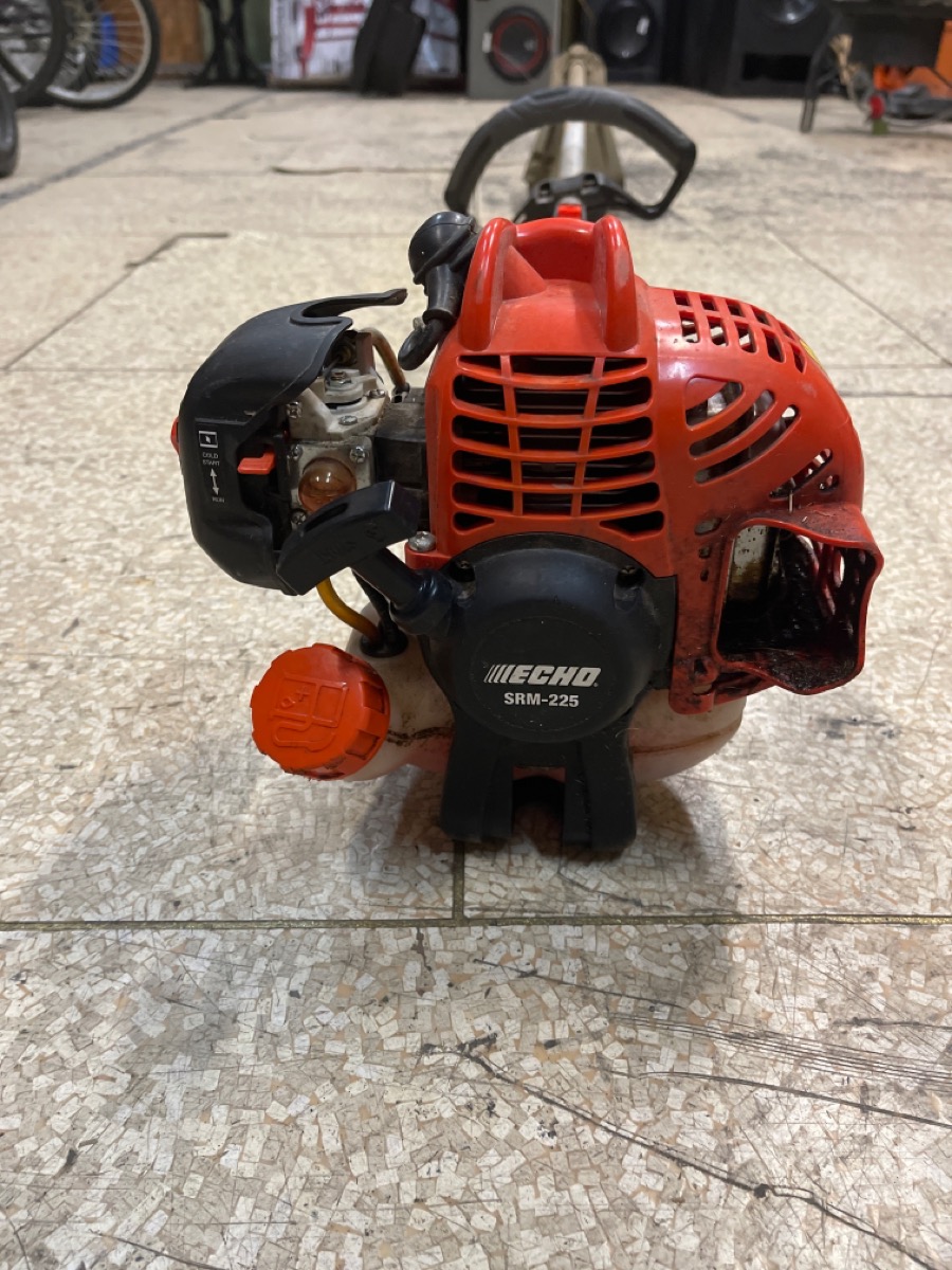 ECHO SRM225 GAS POWERED LAWN TRIMMER Very Good Buya