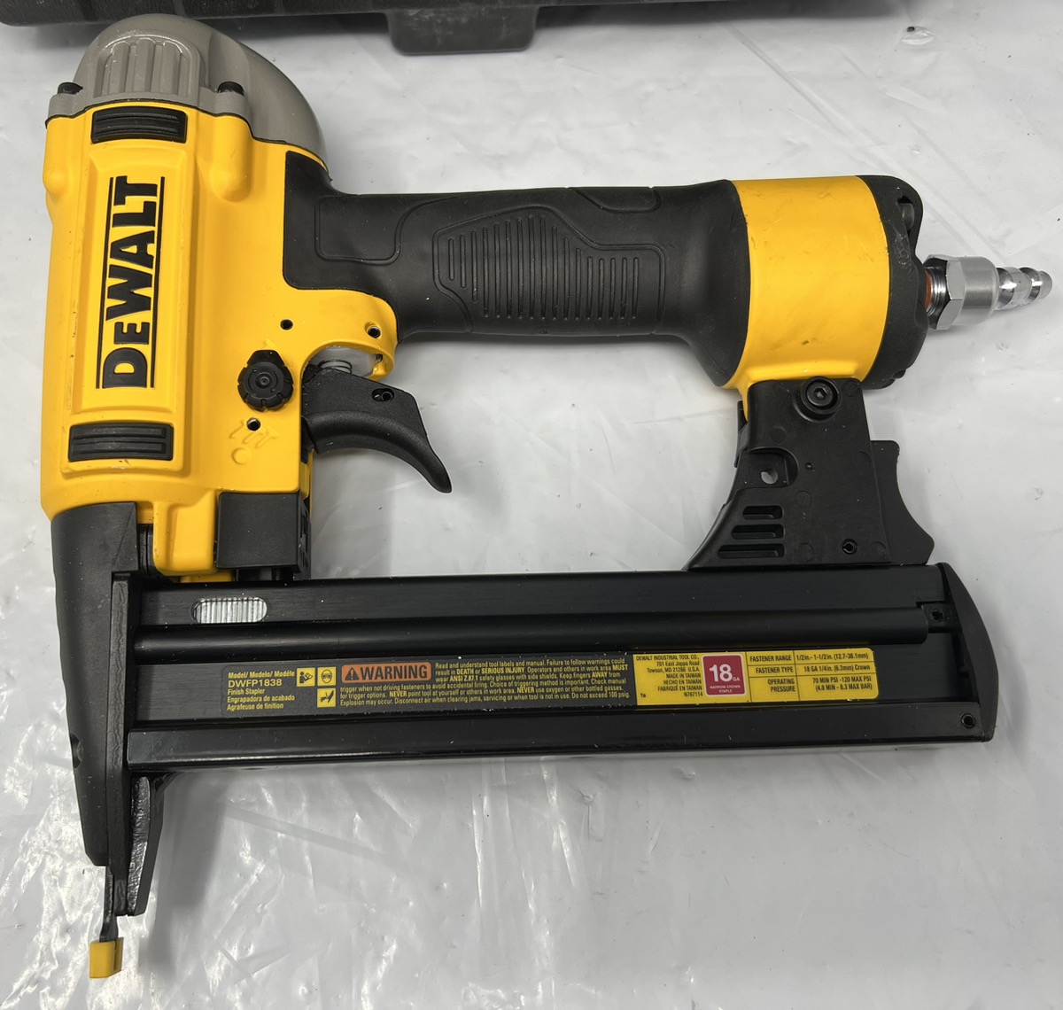 DEWALT DWFP1838 Pneumatic 18Gauge 1/4 in. Crown Stapler Very Good