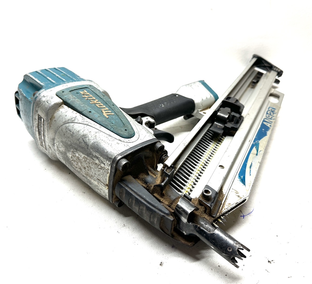 Makita 31/2" 21Degree Full Round Head Framing Nailer AN923 Good