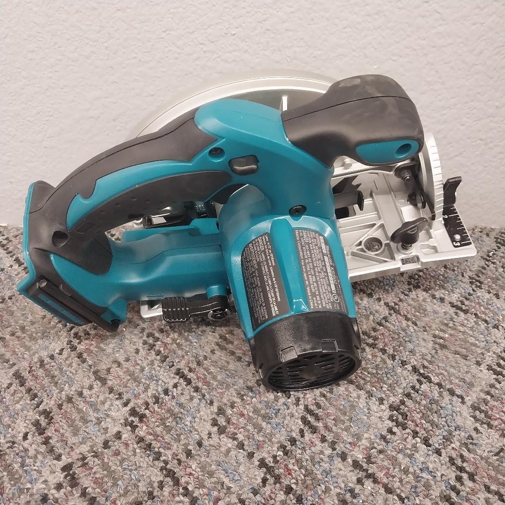 MAKITA XSS02 18v 6 1/2" CORDLESS CIRCULAR SAW (TOOL ONLY) Good Buya