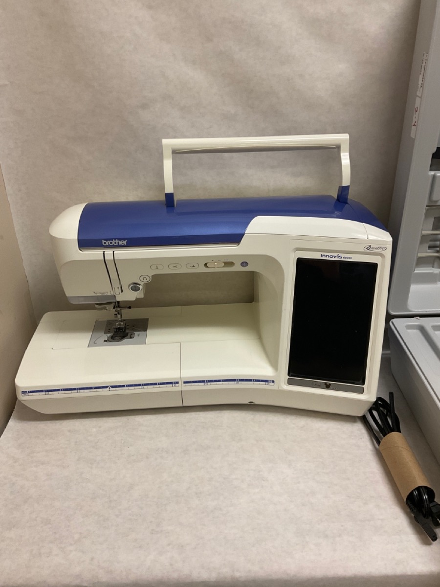 BROTHER INNOVIS QUATTRO 6000D COMPUTERIZED SEWING AND EMBROIDERY