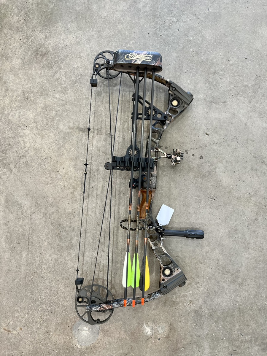 Mathews Switchback XT Compound Bow Right Hand w/ Case Very Good Capitol City Pawn PA