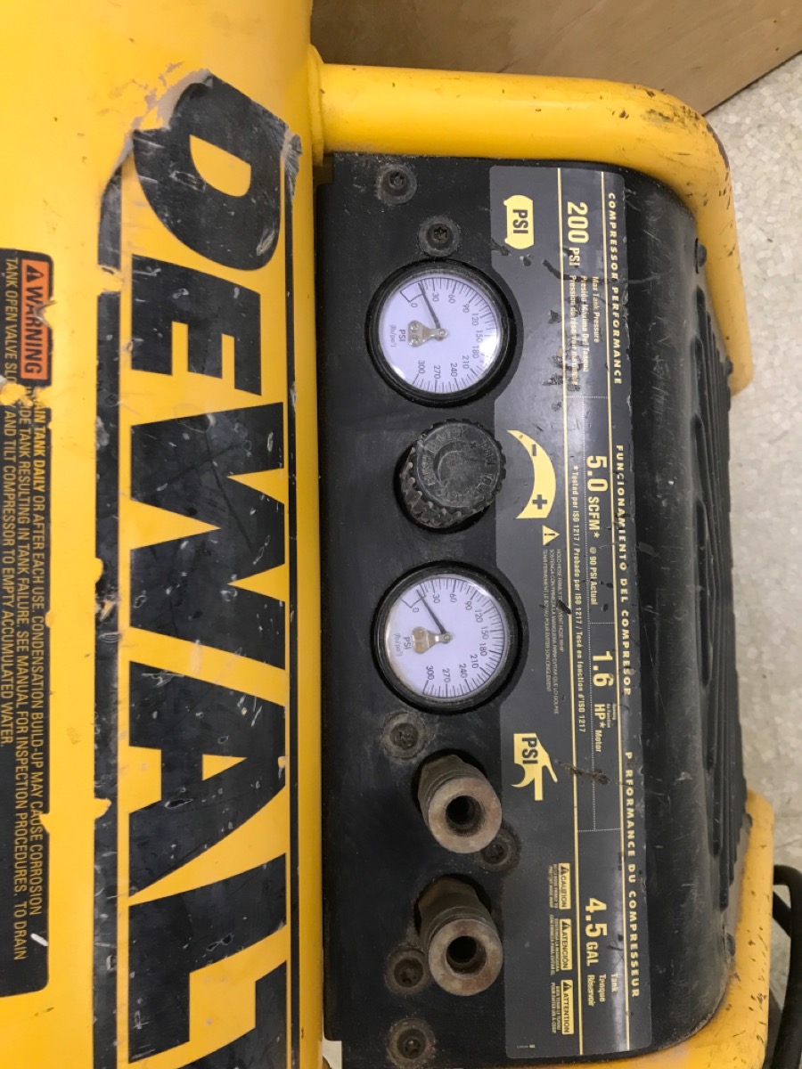 DEWALT D55146 4.5 Gal Air Compressor *PICKUP ONLY (le) Good Buya