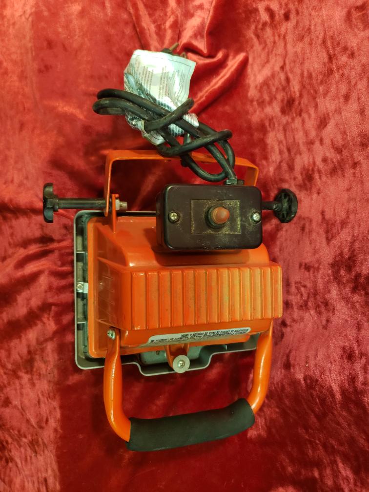 UTILITECH 500WATT HALOGEN PORTABLE WORK LIGHT Very Good HFO