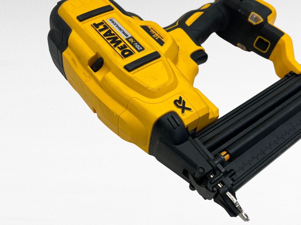 DEWALT DCN680 18 Gauge 20V Brushless Brad Nailer (TOOL ONLY) Like New